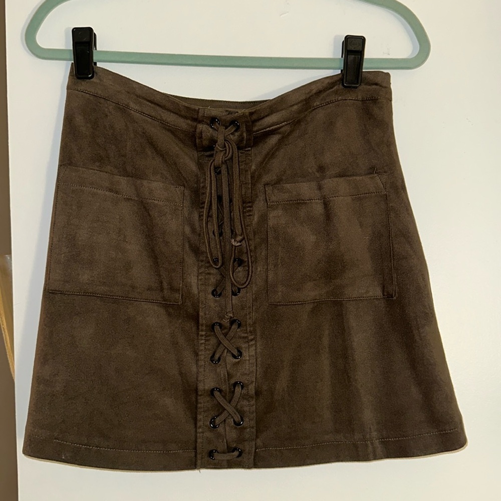 💚RUBY & JENNA 💚 green/brown suede skirt